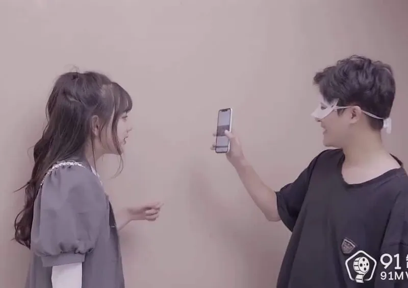 Tống con ghệ tình khi phát hiện clip móc lồn trên điện thoại