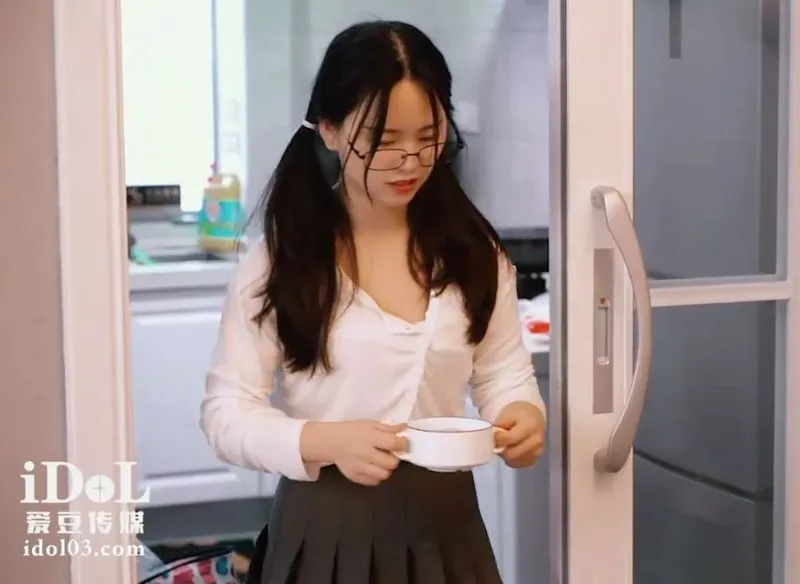 Con nhỏ về quê ăn tết bị bố dượng nắc vì càng lớn càng ngon